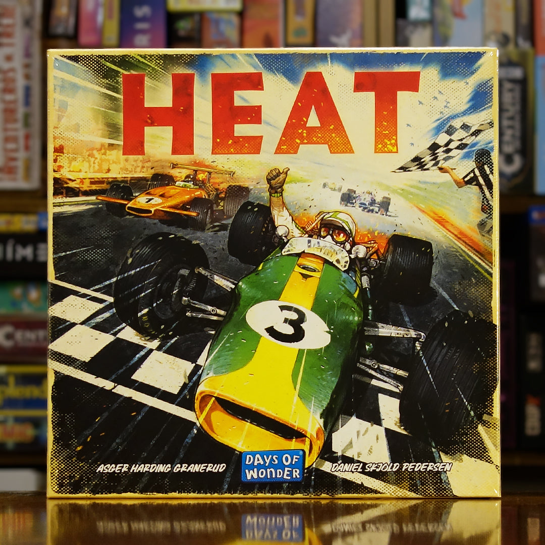 Portada del juego de mesa 'Heat: Pedal to the Metal' disponible en Mana House - Carreras, Estrategia, Gestión de Mano, Competencia, Automovilismo.