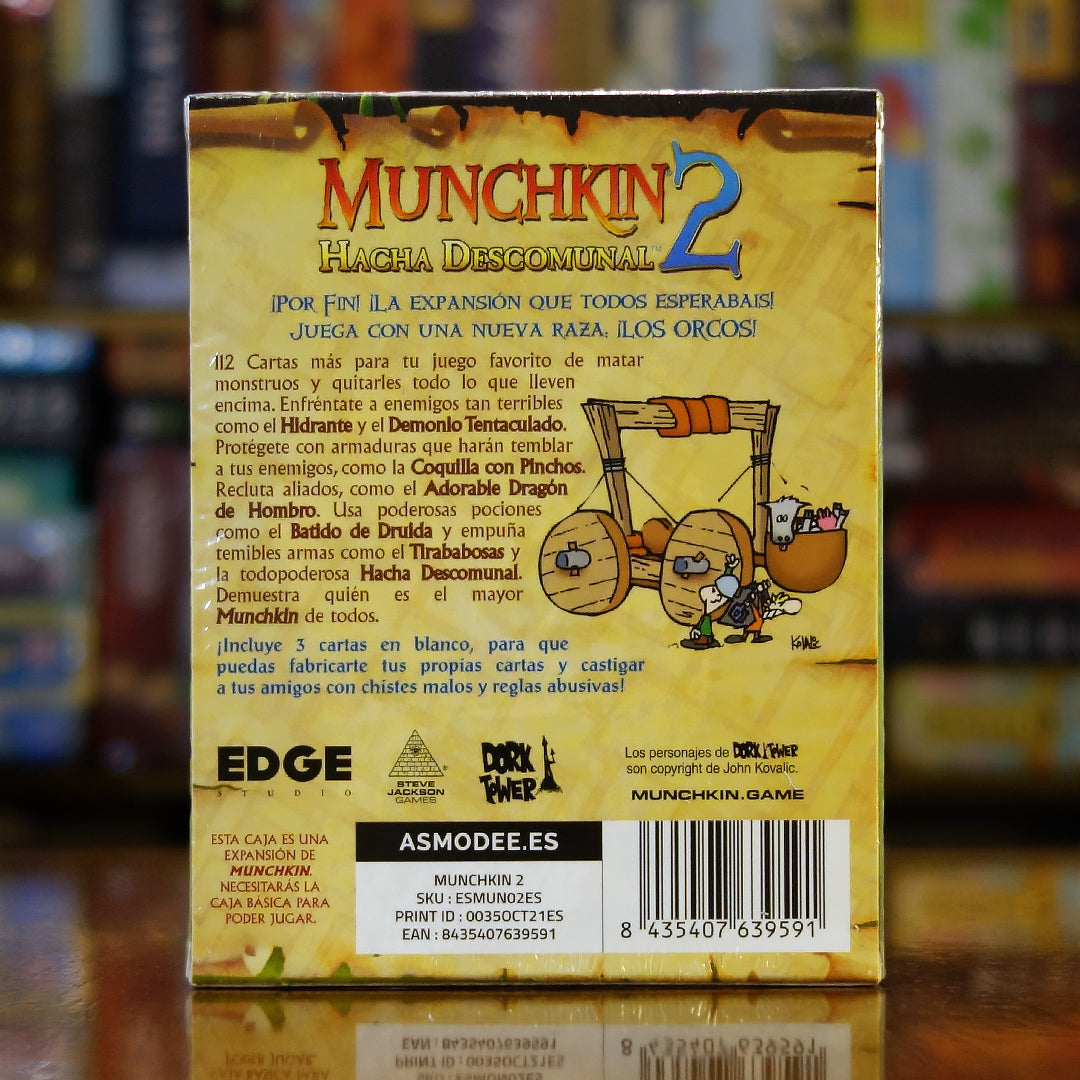 Trasera de la expansión 'Munchkin: Expansión de Orcos' disponible en Mana House - Nuevas Cartas, Raza Orcos, Armas y Pociones, Enemigos Absurdos, Cartas Personalizables. 
Munchkin 2: Unnatural Axe