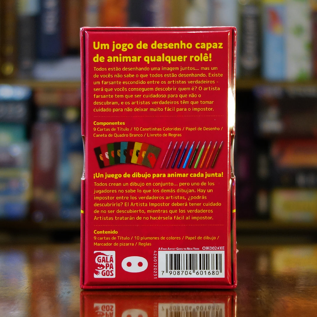 Vista trasera del juego de mesa 'A Fake Artist Goes to New York' con detalles y componentes, en Mana House - Humor. Bluffing, Deducción, Humor.