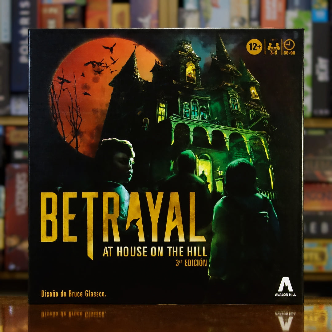 Portada del juego 'Betrayal at House on the Hill – 3ª Edición' disponible en Mana House – Juego cooperativo narrativo, Casa encantada, Exploradores misteriosos, Terror psicológico, Edición renovada. Traición En La Casa De La Colina