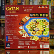 Trasera del juego de mesa 'Catan: El Juego' disponible en Mana House – Componentes, Reglas, Caminos y Asentamientos, Dados, Interacción entre Jugadores.