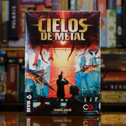 Portada del juego 'Cielos de Metal' disponible en Mana House – Juego en solitario, Defensa de ciudades, Estilo ciencia ficción, Colocación de dados, Ataque alienígena y tensión creciente. Under Falling Skies