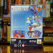 Trasera del juego 'Kites' disponible en Mana House – Juego rápido y cooperativo, Mantén las cometas volando, Coordina turnos y tiempo, Ideal para grupos, ¡Ganen juntos o se estrellan! Kites Time to Fly