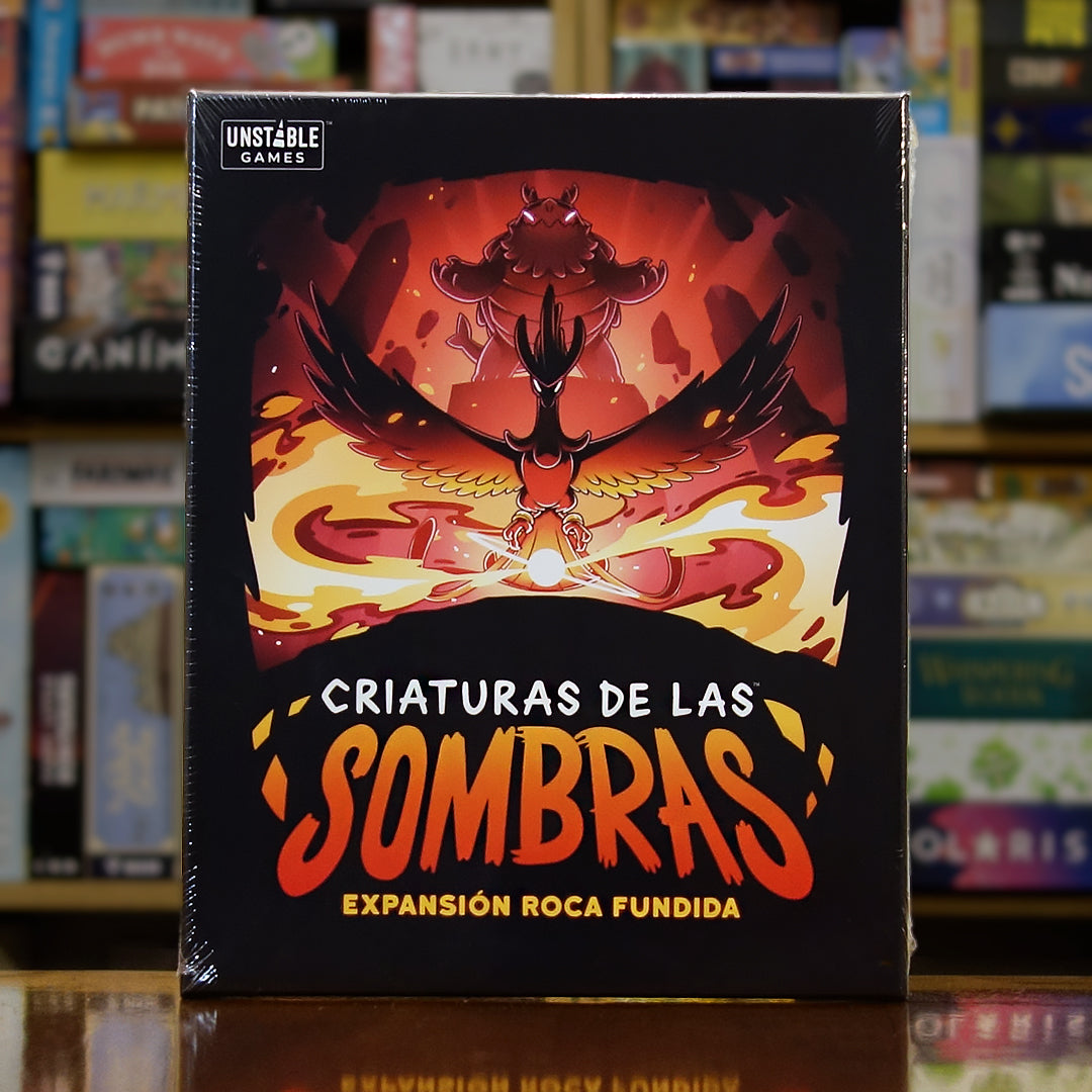 Portada del juego Criaturas de las Sombras: Expansión Roca Fundida disponible en Mana House – Expansión para Sombras Proyectantes, Nuevos personajes jugables, Mapa ampliado, Efectos de fuego, Juego táctico. 
Casting Shadows: The Molten Rock Expansion
