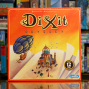 Portada del juego de mesa 'Dixit Odyssey' disponible en Mana House - Humor. Cartas, Humor.