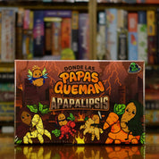 Portada del juego de mesa 'Donde las Papas Queman: Apapalipsis' disponible en Mana House - Fiesta, Cartas, Humor, Competencia, Estrategia.