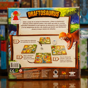 Vista trasera del juego de mesa 'Draftosaurus' con detalles y componentes, en Mana House - Prehistoria. Animales, Ciencia Ficción, Dinosaurios, Prehistoria.