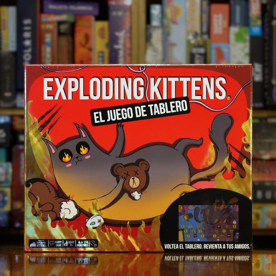 Portada del juego 'Exploding Kittens: El Juego de Tablero' disponible en Mana House – Versión expandida del clásico, Tablero reversible, Humor absurdo, Gatitos explosivos, Juego de sabotaje y estrategia. Gatitos Explosivos. The Board Game