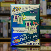 Trasera del juego Flip 7 disponible en Mana House – Mecánica de voltear cartas, Bonos por rachas, Decisiones tácticas rápidas, Juego adictivo y competitivo, Ideal para grupos y familias.
