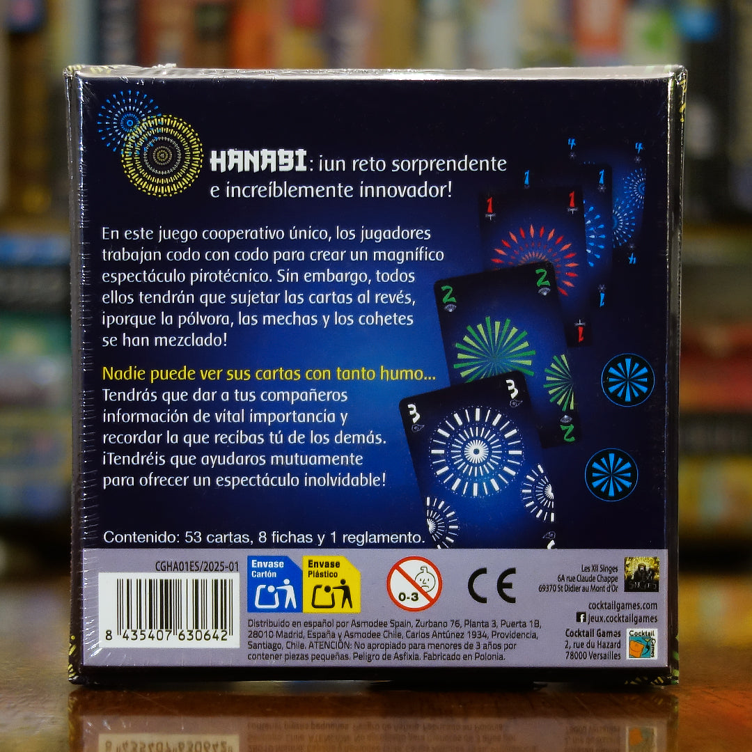 Trasera del juego Hanabi disponible en Mana House – Espectáculo de fuegos artificiales, Dar pistas inteligentes, Cartas invertidas, Experiencia cooperativa, Evitar errores para ganar.