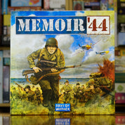 Portada del juego Memoir ’44 disponible en Mana House – Segunda Guerra Mundial, Escenarios históricos, Combate táctico por hexágonos, Infantería y blindados, Batallas icónicas de Normandía.