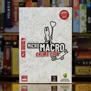 Portada del juego 'MicroMacro: Crime City' disponible en Mana House – Juego cooperativo, Investigación criminal, Deducción visual, Estilo blanco y negro, Detectives en acción.