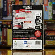 Trasera del juego 'MicroMacro: Crime City' disponible en Mana House – Casos por resolver, Crímenes escondidos en ilustraciones, Juego para agudizar la vista, Trabajo en equipo, Estilo narrativo visual.