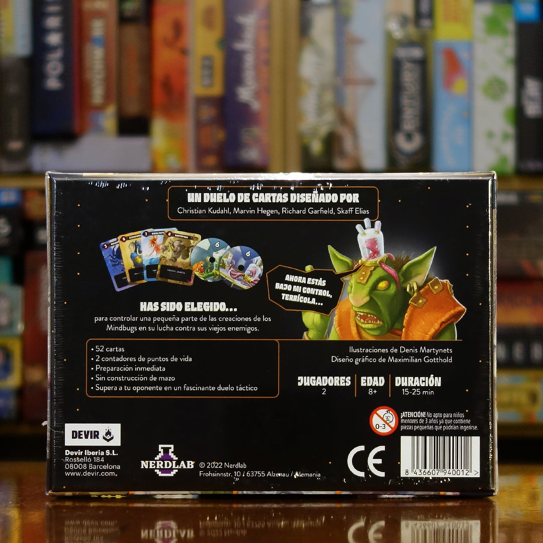 Trasera del juego 'Mindbug' disponible en Mana House – Juego para 2 jugadores, Control mental con Mindbugs, Combates de criaturas, Decisiones críticas, Duelos rápidos y sorprendentes. Mindbug: First Contact