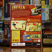 Trasera del juego de mesa ‘Pandemic: Iberia’ disponible en Mana House - Componentes, Reglas, Tablero de la Península Ibérica, Cartas de Rol, Fichas de Enfermedad.