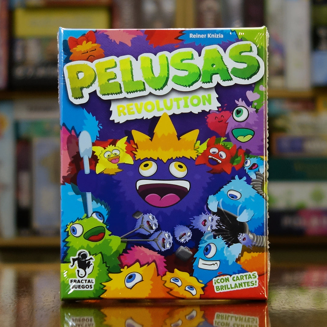 Portada del juego Pelusas: Revolution disponible en Mana House – Juego de cartas, Colección de pelusas, Nuevos mecanismos, Interacción entre jugadores, Estilo familiar y divertido.