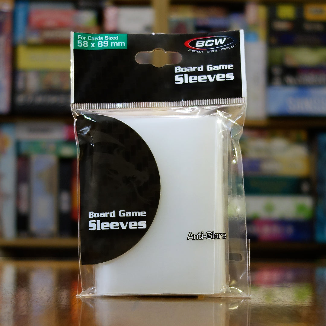 Portada de los protectores de cartas 'BCW Anti-Glare Std Chimera (58 x 89 mm)' disponibles en Mana House - Protección, Cartas, Accesorios, Calidad, Durabilidad. Fundas. Card Sleeves. Board Game. Anti reflejo. Matte