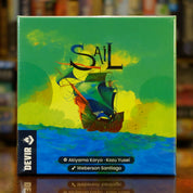 Portada del juego 'Sail' disponible en Mana House – Juego cooperativo de bazas para dos jugadores, Navegación en alta mar, Estilo náutico, Comunicación limitada, ¡Cuidado con el Kraken!