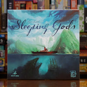 Portada del juego 'Sleeping Gods' disponible en Mana House – Juego de campaña, Mundo abierto, Exploración de islas misteriosas, Cooperativo, Ambientado en 1929, Narrativa inmersiva.