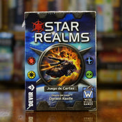 Portada del juego de cartas 'Star Realms' disponible en Mana House - Estrategia, Combate Espacial, Deckbuilding, Ciencia Ficción, Competitivo.