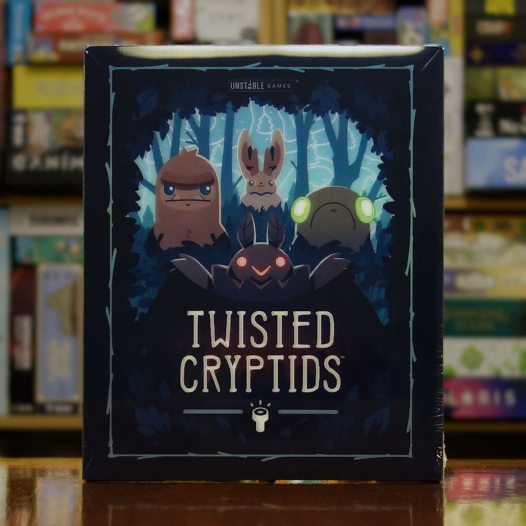Portada del juego Twisted Cryptids disponible en Mana House – Estrategia ligera, Criaturas míticas, Humor y engaño, Competencia entre críptidos, Ambientación en la naturaleza.